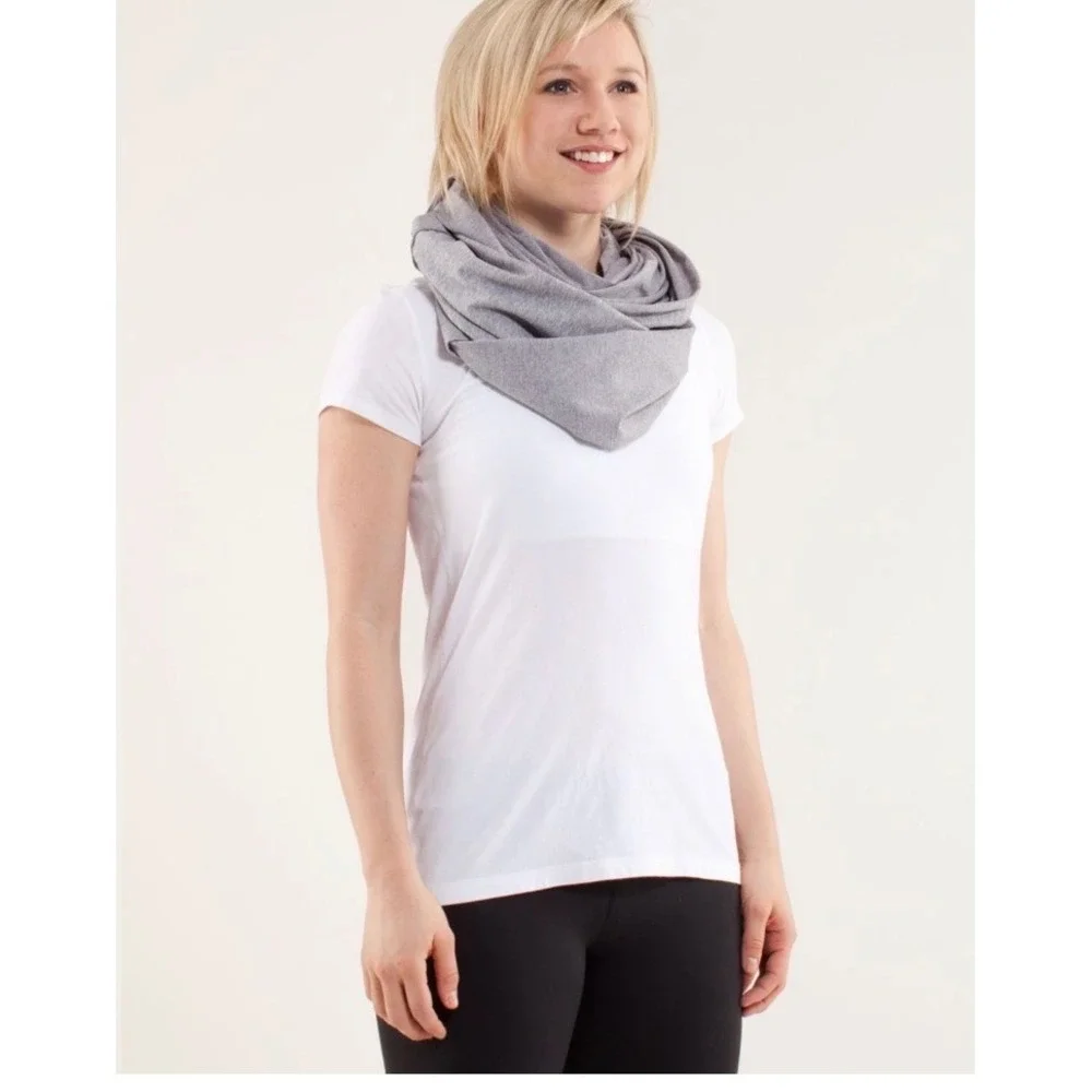 Lululemon Vinyasa‎ Scarf Womens OS Gray Snap Button Infinity Wrap Athleisure